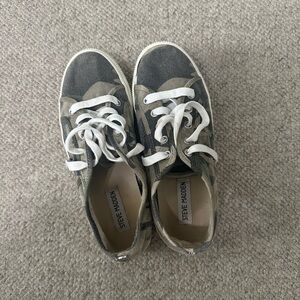 Camo Steve Madden tennis shoes